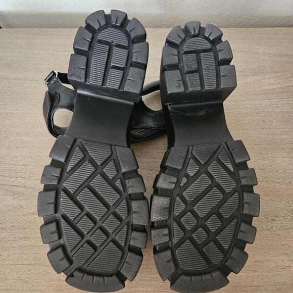 Madden Girl Grandy Platform Sandals - Picture 5 of 5